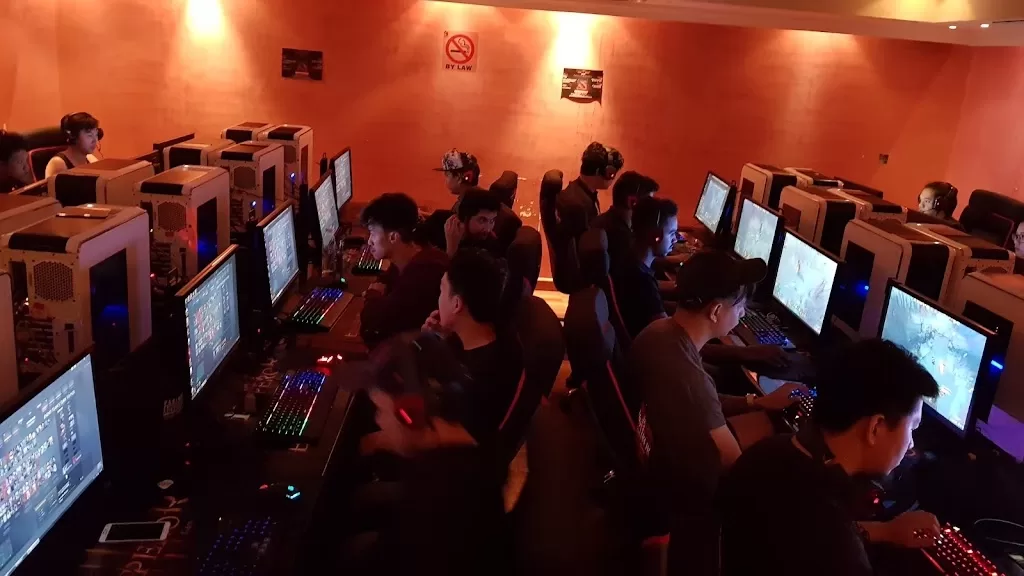 Emperor Gaming Network Best Gaming Lounge in Dubai