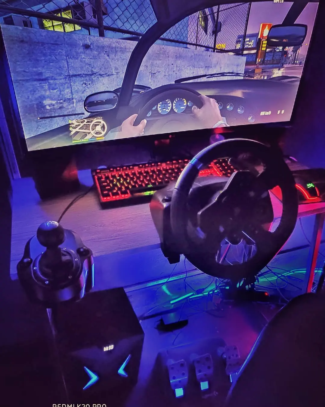 inFAMOUS Gaming Cafe - Racing Wheel
