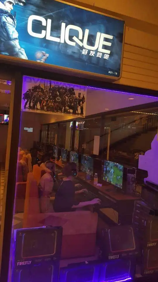 Clique Gaming Cafe and VR Center