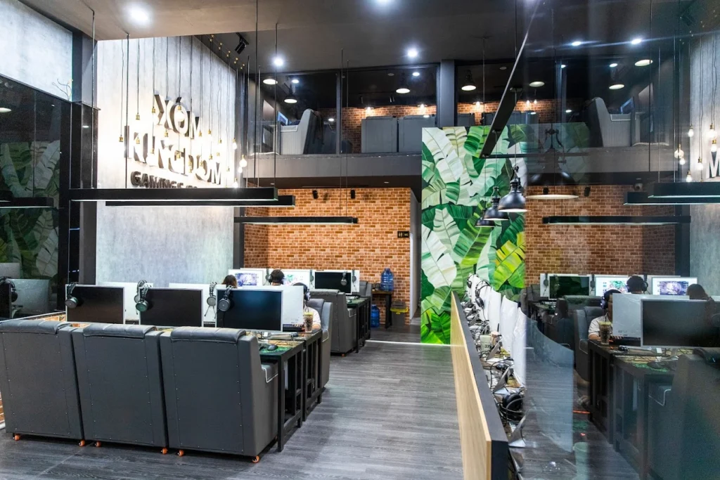 Xóm Kingdom - Gaming Cafe in Vietnam