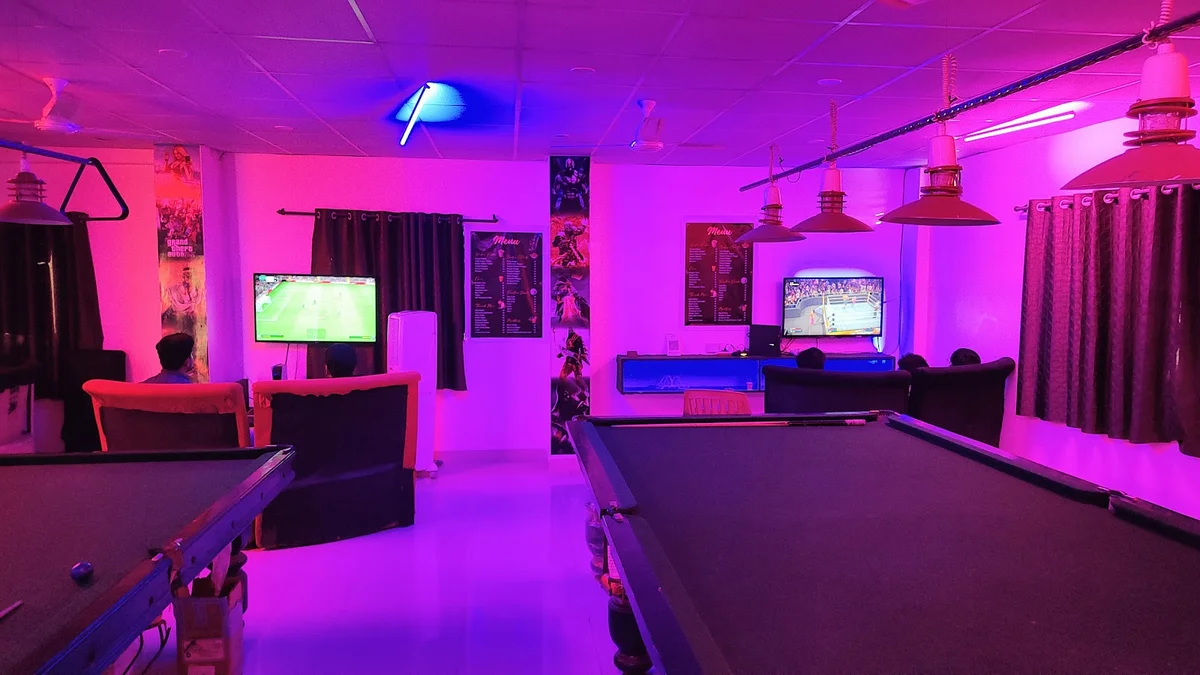 11 PM Game Zone and Cafe Bhopal interior