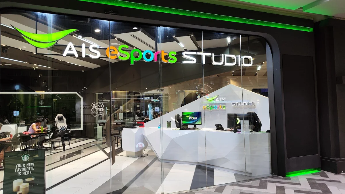 AIS eSports Studio Samyan Mitrtown Bangkok interior gaming setup
