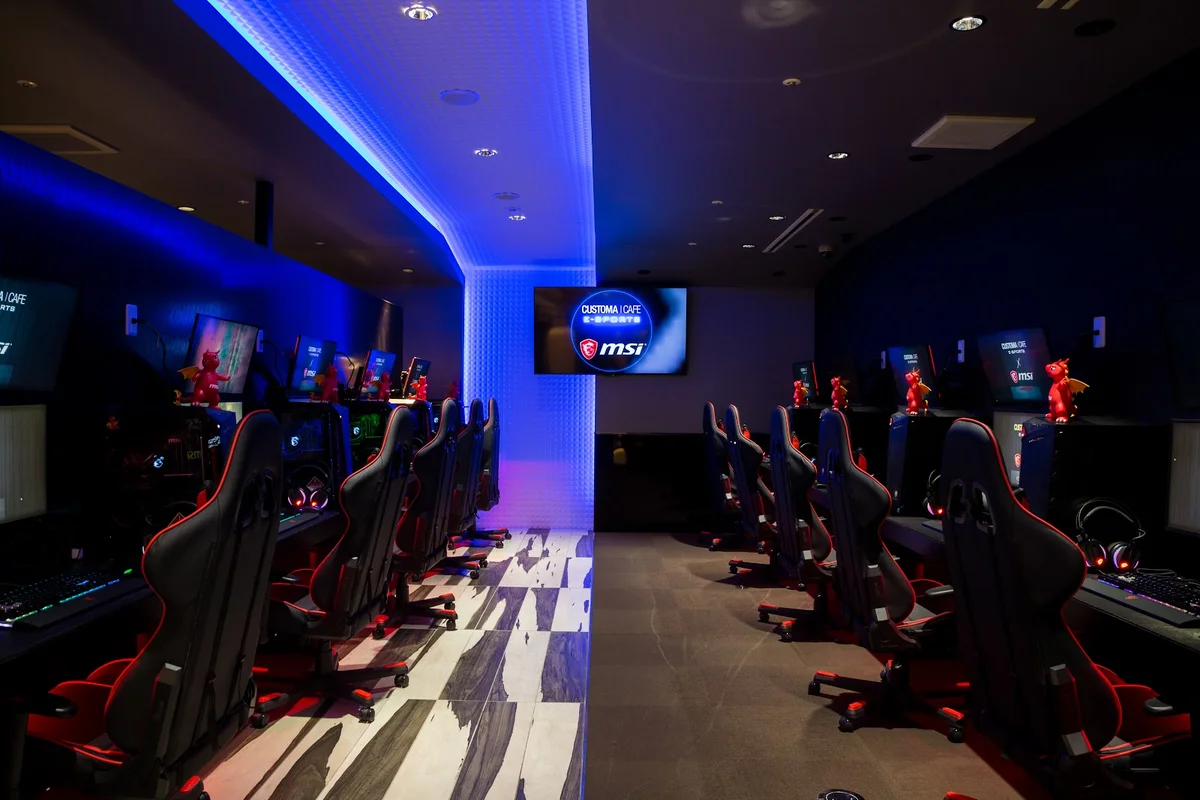 Customa Cafe Japan interior