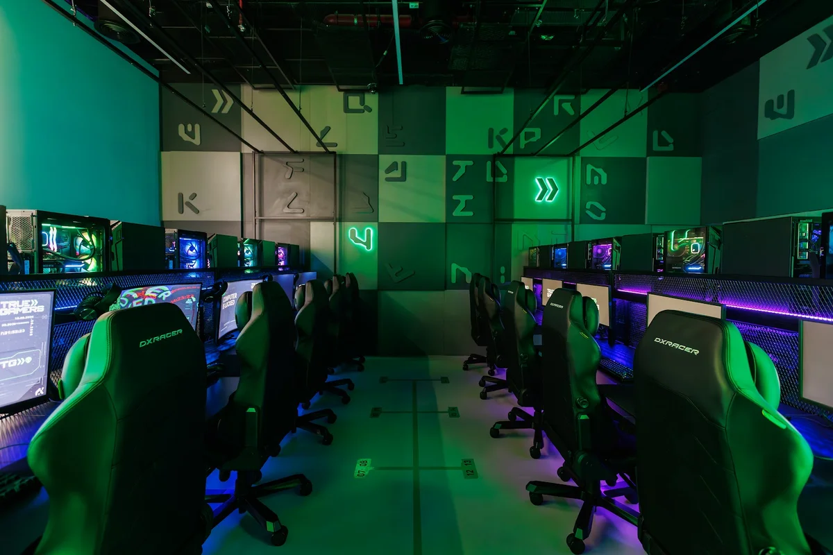 Que Club Gaming Dubai interior