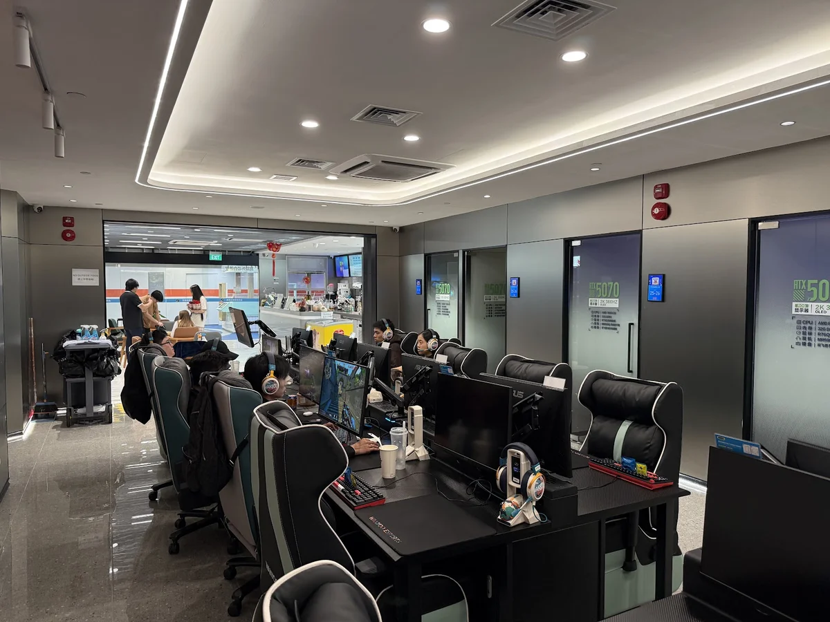 Wanyoo Esports Singapore interior