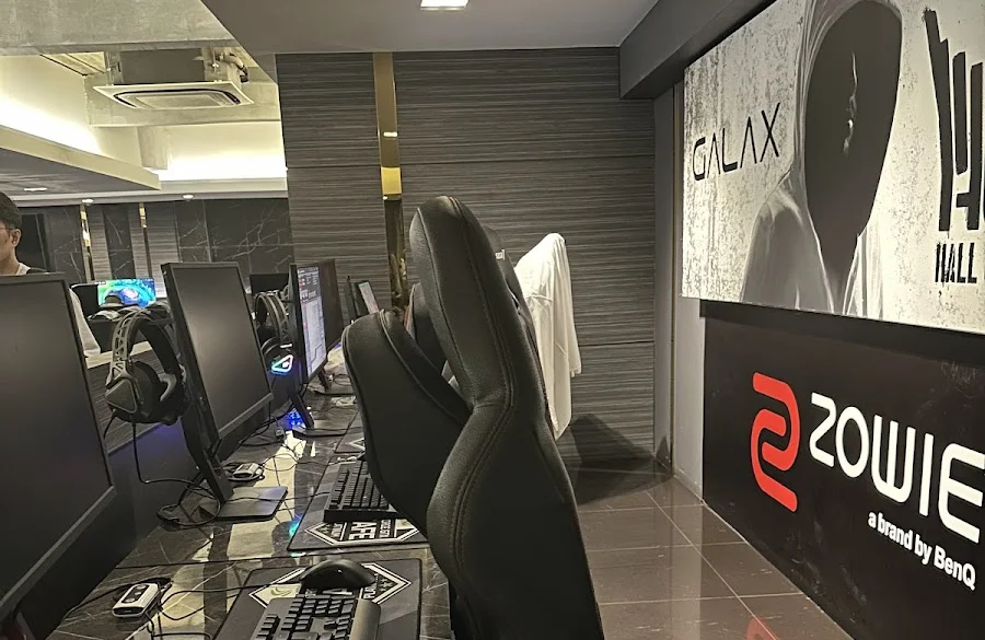 World Net Silom Bangkok interior gaming setup